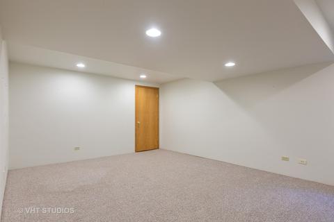 310 S Constitution Dr, Aurora, IL 60506 photo 17