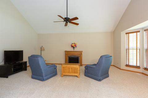 310 S Constitution Dr, Aurora, IL 60506 photo 8