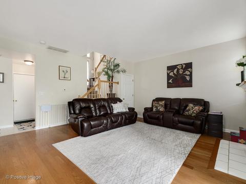6565 Snug Harbor Dr, Willowbrook, IL 60527 photo 4