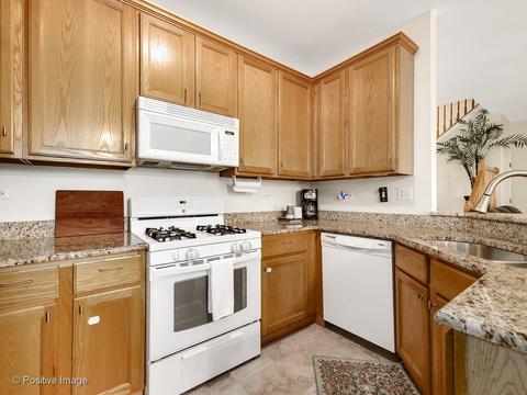 6565 Snug Harbor Dr, Willowbrook, IL 60527 photo 11
