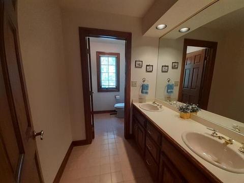 114 Circle Ridge Dr, Burr Ridge, IL 60527 photo 22
