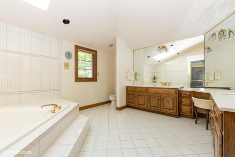 114 Circle Ridge Dr, Burr Ridge, IL 60527 photo 16