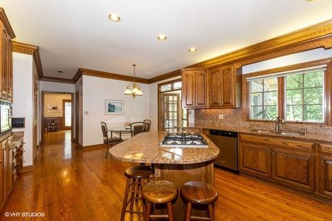 114 Circle Ridge Dr, Burr Ridge, IL 60527 photo 5