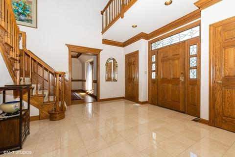 114 Circle Ridge Dr, Burr Ridge, IL 60527 photo 3