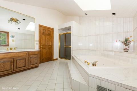 114 Circle Ridge Dr, Burr Ridge, IL 60527 photo 17