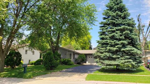 22 Hickory Ln, Algonquin, IL 60102 photo 1