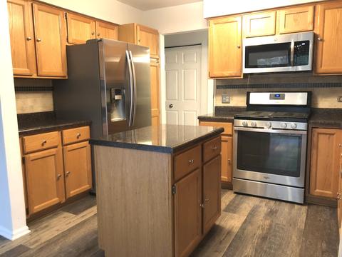 886 Dandridge Ct, Elgin, IL 60120 photo 2