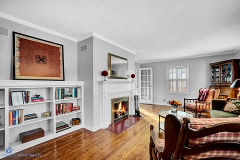 812 E Liberty Dr, Wheaton, IL 60187 photo 4