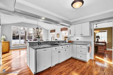 812 E Liberty Dr, Wheaton, IL 60187 photo 9