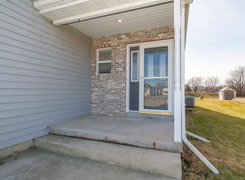 1244 E Arnold St, Sandwich, IL 60548 photo 2