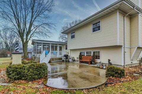 2909 Dodge Dr, Bloomington, IL 61704 photo 2