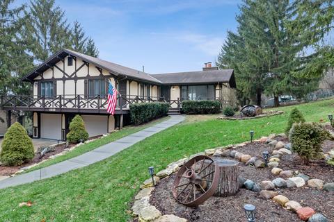 1215 Cardinal Dr, Algonquin, IL 60102 photo 1