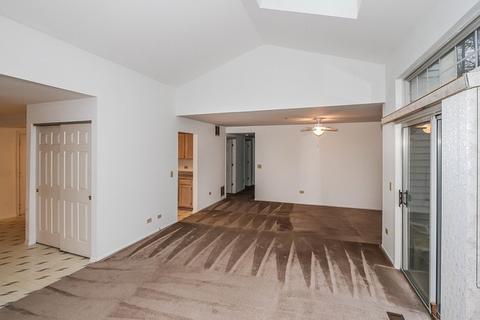 437 Cromwell Cir #4, Bartlett, IL 60103 photo 3