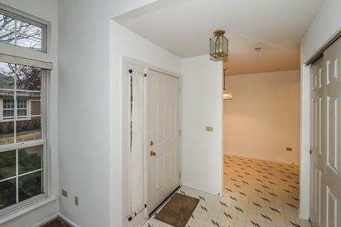 437 Cromwell Cir #4, Bartlett, IL 60103 photo 2