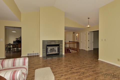 576 Shagbark Dr, Elgin, IL 60123 photo 3