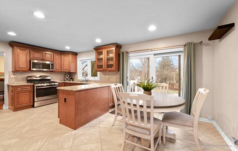 292 Surrey Rd, Bartlett, IL 60103 photo 9