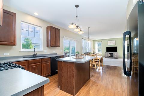 2762 Lundquist Dr, Aurora, IL 60503 photo 9