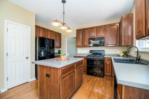 2762 Lundquist Dr, Aurora, IL 60503 photo 8
