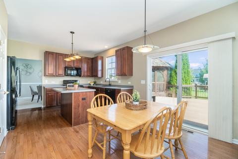 2762 Lundquist Dr, Aurora, IL 60503 photo 4