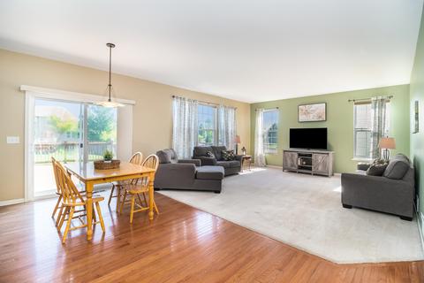 2762 Lundquist Dr, Aurora, IL 60503 photo 6