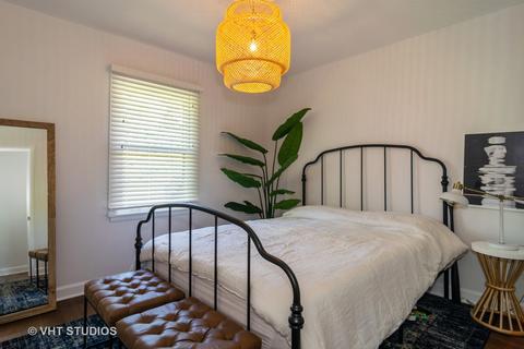 2010 Paddock Ln, Wheaton, IL 60187 photo 9