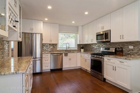 2010 Paddock Ln, Wheaton, IL 60187 photo 4