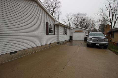 103 N Price St, Downs, IL 61736 photo 4