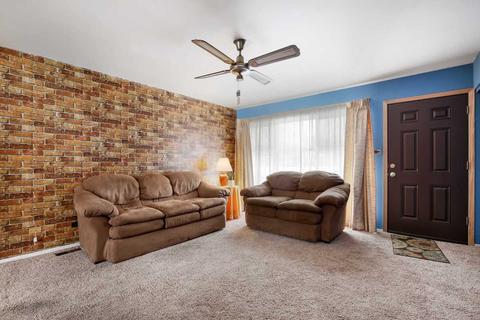 550 Kingman Ln, Hoffman Estates, IL 60169 photo 2