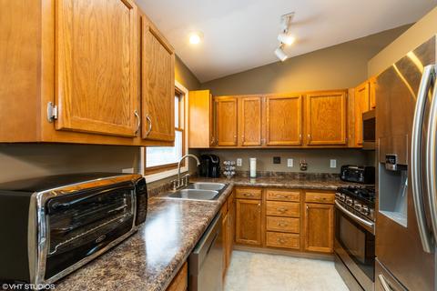 714 Cherry Tree Ln, Genoa, IL 60135 photo 6