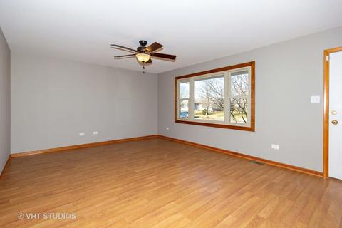 6512 Benich Ln, Plainfield, IL 60586 photo 2