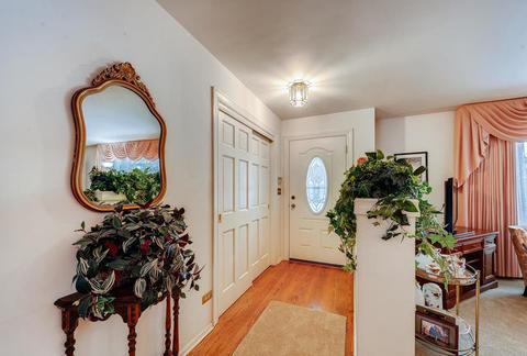 1214 Forest Dr, Elgin, IL 60123 photo 5