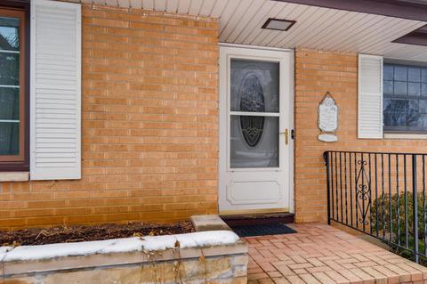1214 Forest Dr, Elgin, IL 60123 photo 4