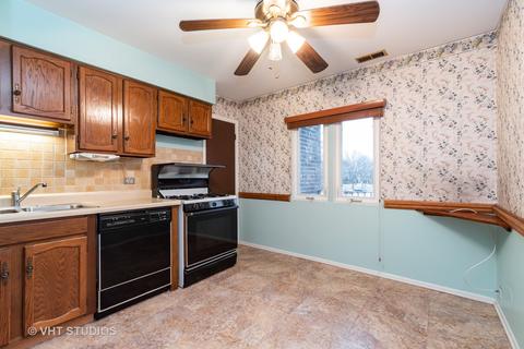 1525 Sander Ct #202, Wheeling, IL 60090 photo 7