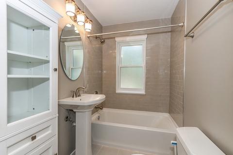 111 S Oak Ave, Bartlett, IL 60103 photo 18