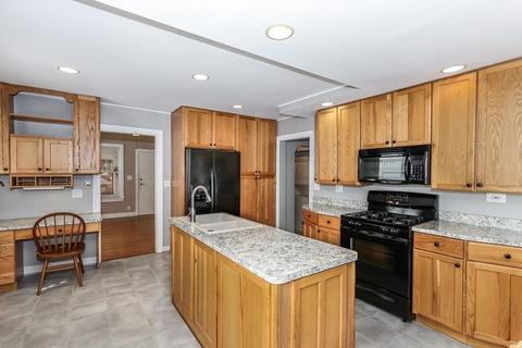 111 S Oak Ave, Bartlett, IL 60103 photo 10