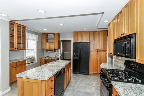111 S Oak Ave, Bartlett, IL 60103 photo 11