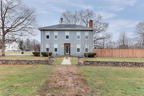 301 E Walnut St, Hudson, IL 61748 photo 1
