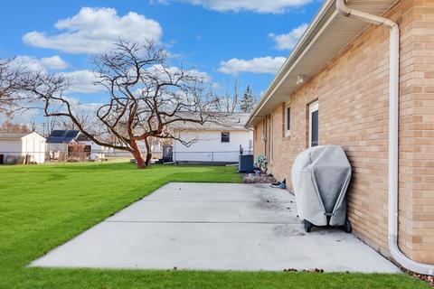 902 N Maple St, Normal, IL 61761 photo 40