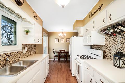 902 N Maple St, Normal, IL 61761 photo 2