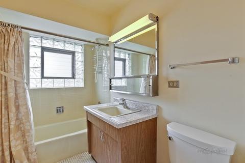 162 Ambleside Rd, Des Plaines, IL 60016 photo 13