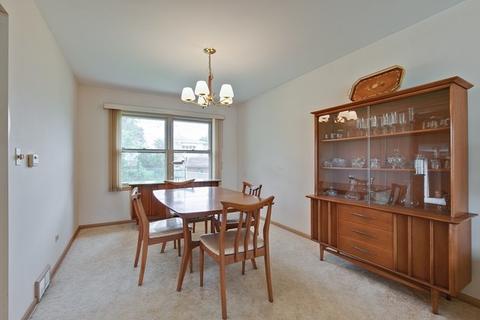 162 Ambleside Rd, Des Plaines, IL 60016 photo 8