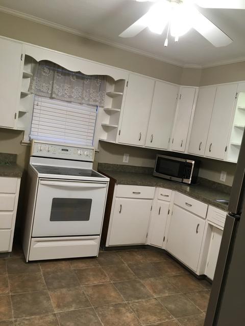 402 Whitver St, Walnut, IL 61376 photo 5