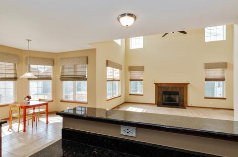 213 Dawn Ct, Elgin, IL 60124 photo 10
