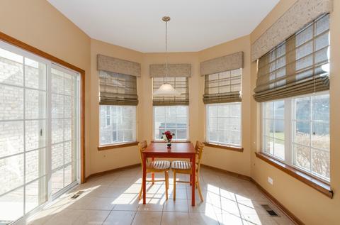 213 Dawn Ct, Elgin, IL 60124 photo 9