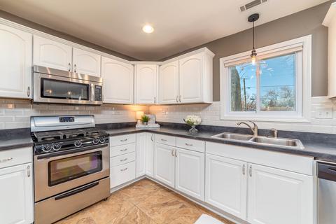 1640 Kent Rd, Hoffman Estates, IL 60169 photo 4