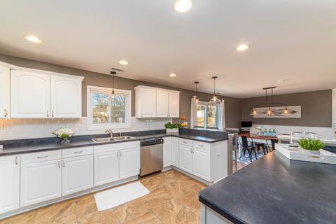 1640 Kent Rd, Hoffman Estates, IL 60169 photo 5
