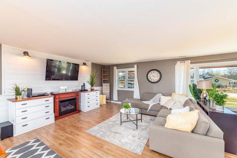 1640 Kent Rd, Hoffman Estates, IL 60169 photo 9