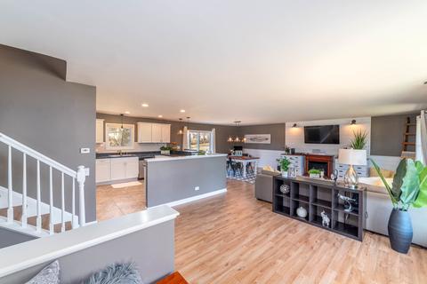 1640 Kent Rd, Hoffman Estates, IL 60169 photo 12