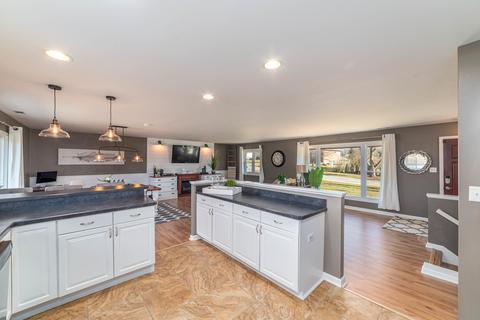 1640 Kent Rd, Hoffman Estates, IL 60169 photo 6