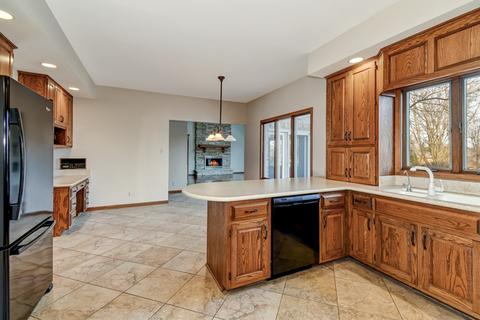 549 Devon Dr, Burr Ridge, IL 60527 photo 9